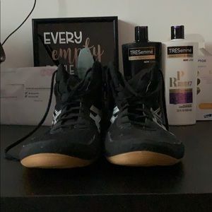 Wrestling shoes